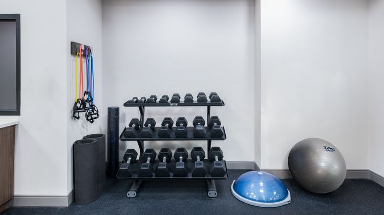 Holiday Inn Express Atlanta W Theme Park Health Club