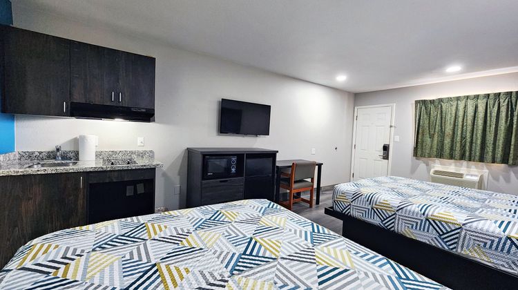 Scottish Inns & Suites Room