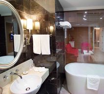 Yuns Paradise Hotel Room