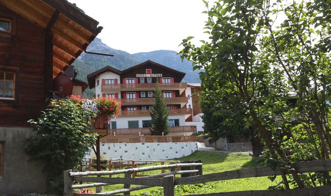 Alpina Hotel Exterior