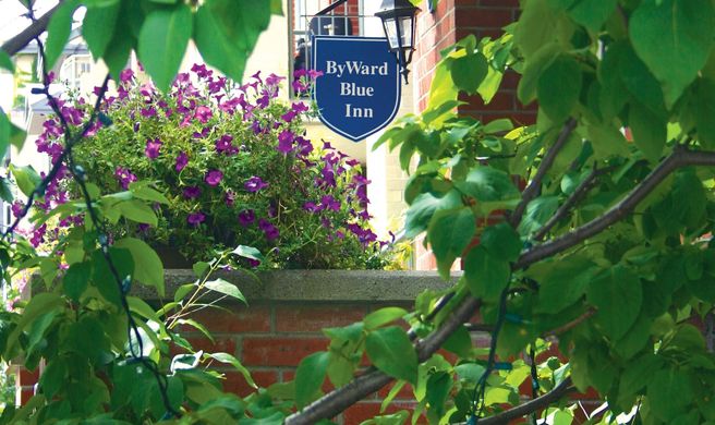 ByWard Blue Inn Exterior