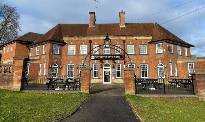 Wendover Arms Hotel Exterior