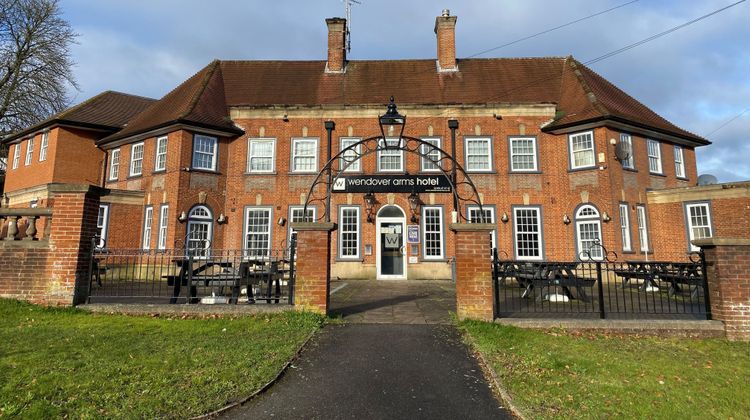 Wendover Arms Hotel Exterior