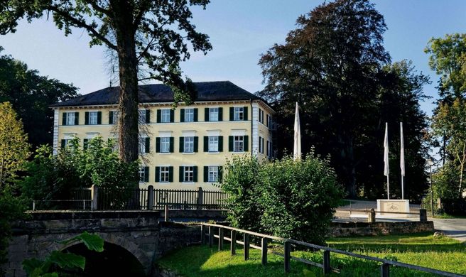 Hotel Schloss Burgellern Exterior