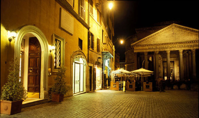 Hotel Sole al Pantheon Exterior