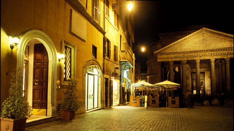 Hotel Sole al Pantheon Exterior