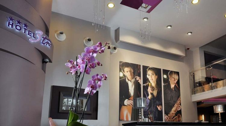 Hotel 3 Trio Lobby
