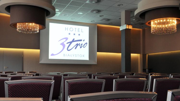 Hotel 3 Trio Meeting