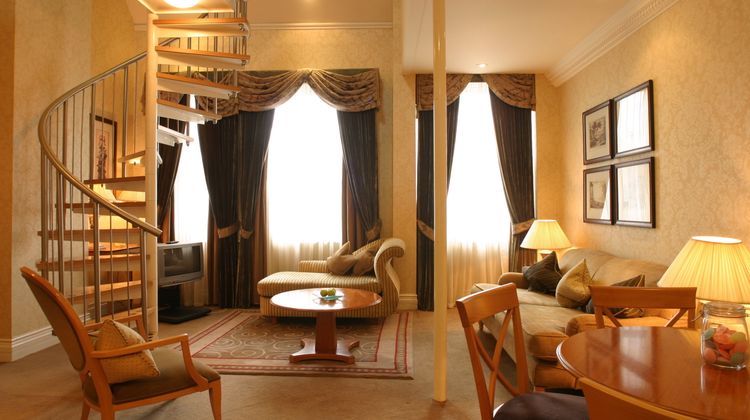 Quebecs The Leeds Town House Suite