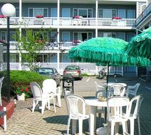 Grand Beach Inn Exterior