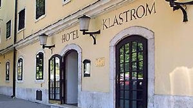 Hotel Klastrom Exterior