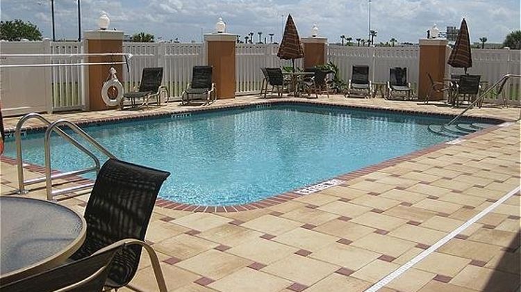Holiday Inn Express Hotel & Suites Pool