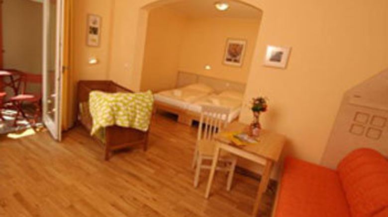 <b>Hotel Jufa Noerdlingen Room</b>. Images powered by <a href="https://www.leonardoworldwide.com/" title="Leonardo Worldwide" target="_blank">Leonardo</a>.