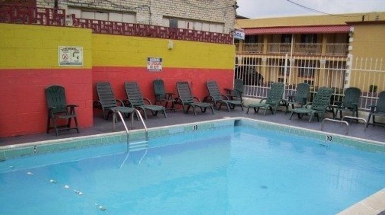 <b>Vista Inn Memphis Downtown Pool</b>. Images powered by <a href="https://www.leonardoworldwide.com/" title="Leonardo Worldwide" target="_blank">Leonardo</a>.