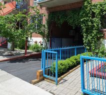 ByWard Blue Inn Exterior