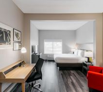 Townhome Inn & Suites Cordova Room