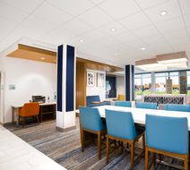 Holiday Inn Express/Stes Cedar Rapids NE Exterior