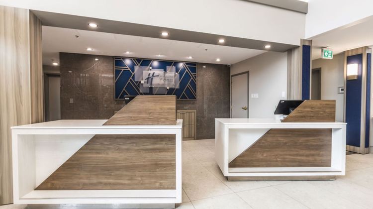 Holiday Inn Express Exterior