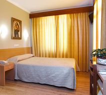Domus Pacis Fatima Hotel Room