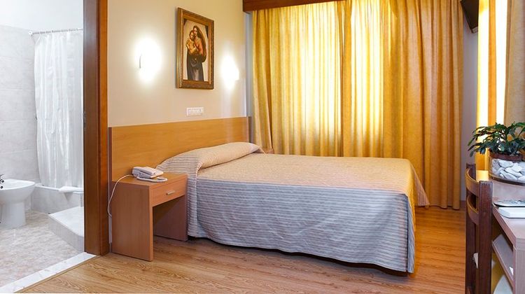 Domus Pacis Fatima Hotel Room