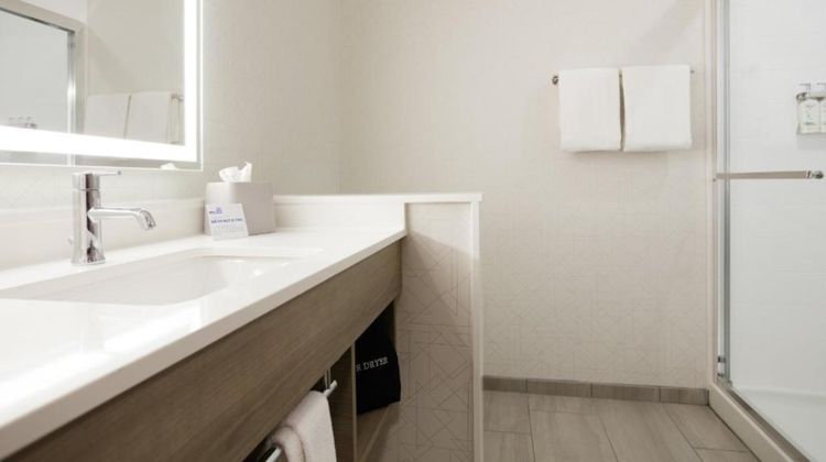 Holiday Inn Express Montgomery East I-85 Room