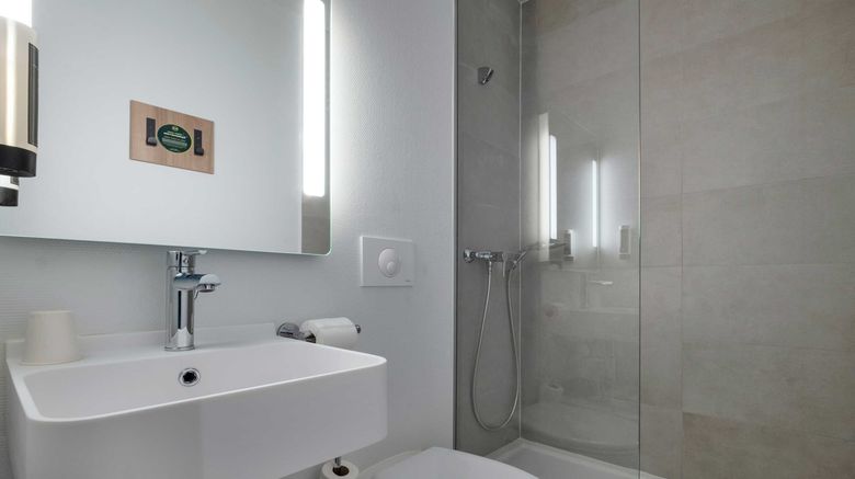 <b>B&B Hotel Niort Sud Venise Verte Room</b>. Images powered by <a href="https://www.leonardoworldwide.com/" title="Leonardo Worldwide" target="_blank">Leonardo</a>.