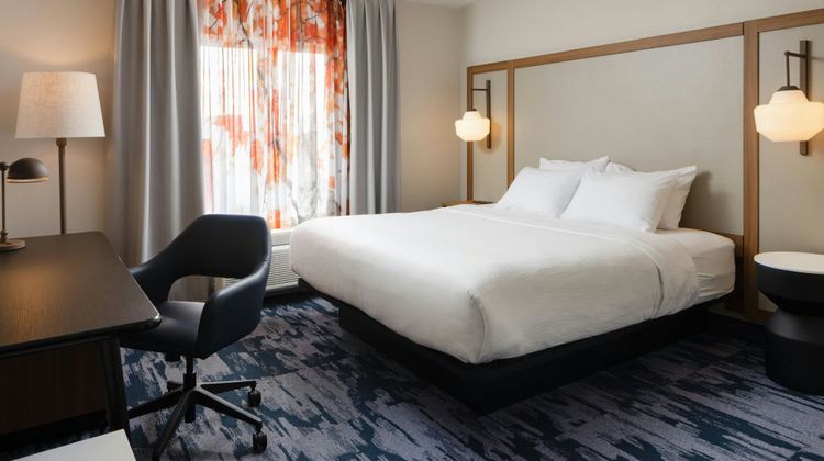 Fairfield Inn & Suites Fort Wayne Room