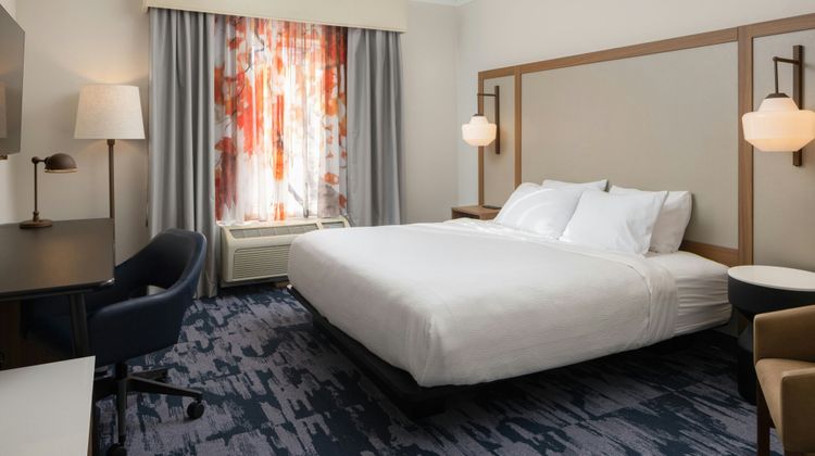 Fairfield Inn & Suites Fort Wayne Room