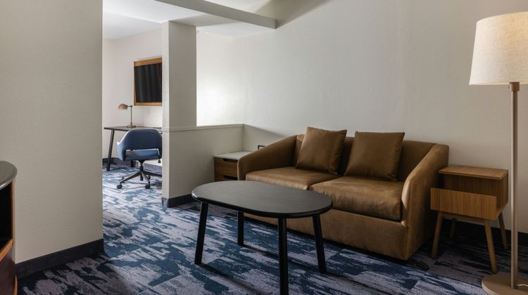 Fairfield Inn & Suites Fort Wayne Suite