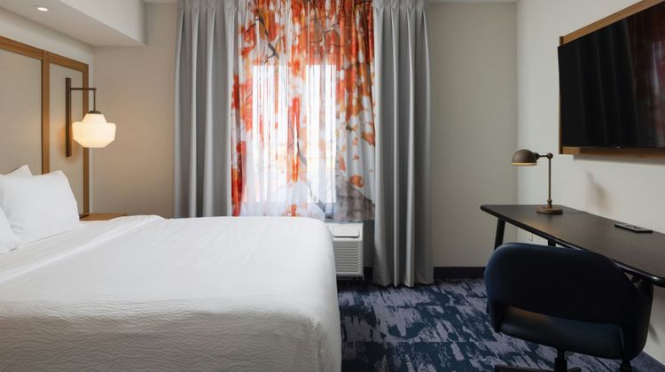 Fairfield Inn & Suites Fort Wayne Suite