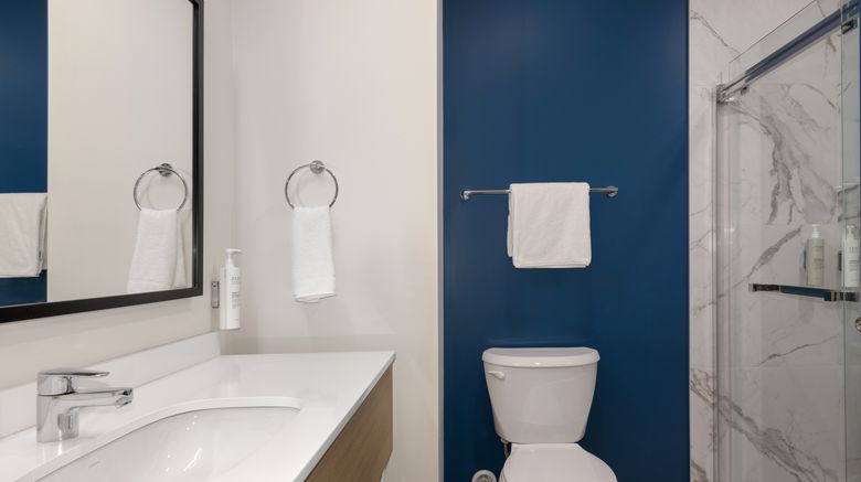 <b>Spark by Hilton Montreal Room</b>. Images powered by <a href="https://www.leonardoworldwide.com/" title="Leonardo Worldwide" target="_blank">Leonardo</a>.