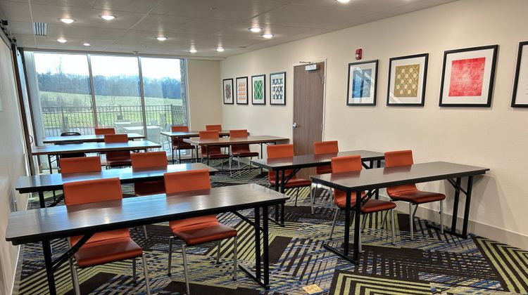 Holiday Inn Express & Suites Abingdon Meeting