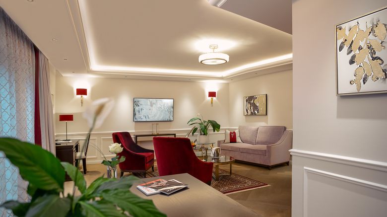 <b>Hotel Schloss Monchstein Suite</b>. Images powered by <a href="https://www.leonardoworldwide.com/" title="Leonardo Worldwide" target="_blank">Leonardo</a>.
