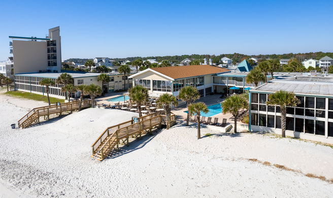 The Oceanfront Litchfield Inn Exterior