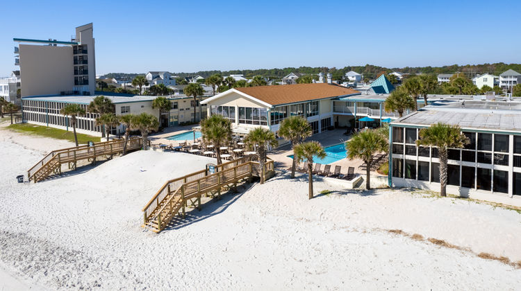 The Oceanfront Litchfield Inn Exterior