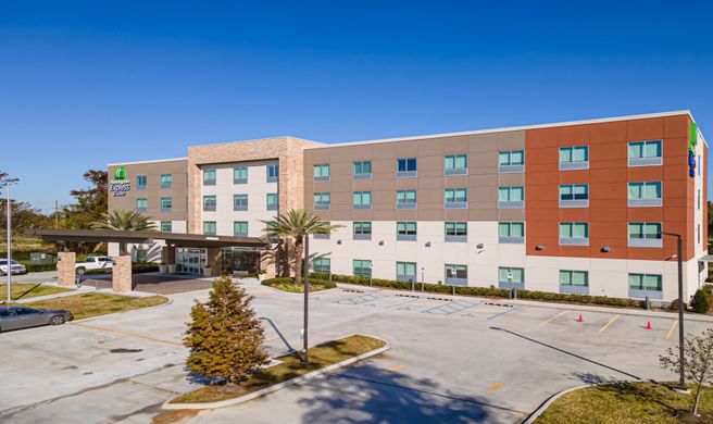 Holiday Inn Express & Suites Chalmette Exterior