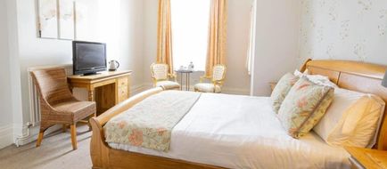 Thomas Paine Hotel Room