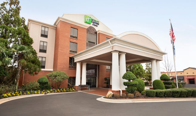 Holiday Inn Express Hotel & Suites Exterior