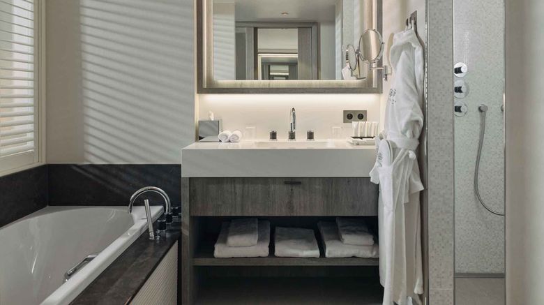 <b>Hotel la Reserve Room</b>. Images powered by <a href="https://www.leonardoworldwide.com/" title="Leonardo Worldwide" target="_blank">Leonardo</a>.