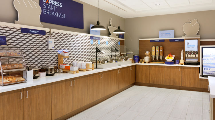 Holiday Inn Express & Suites Mentor Restaurant