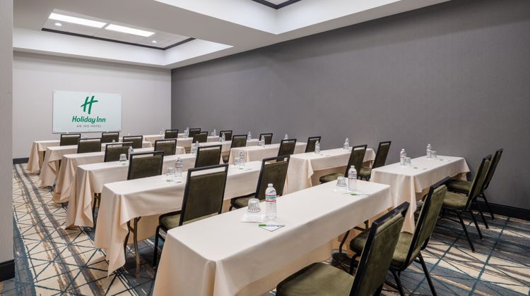 Holiday Inn Hotel & Suites Meeting