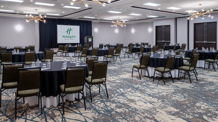 Holiday Inn Hotel & Suites Ballroom