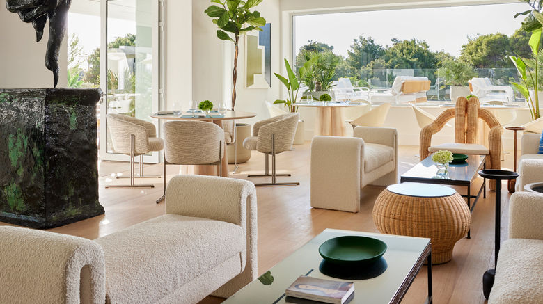 <b>Vouliagmeni Suites Lobby</b>. Images powered by <a href="https://www.leonardoworldwide.com/" title="Leonardo Worldwide" target="_blank">Leonardo</a>.