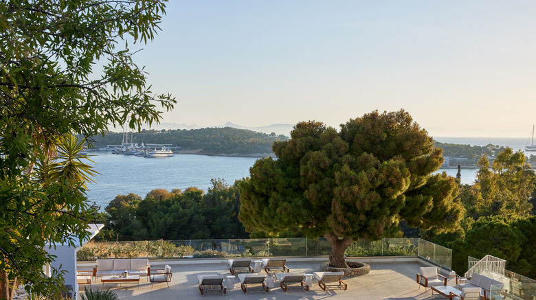 <b>Vouliagmeni Suites Pool</b>. Images powered by <a href="https://www.leonardoworldwide.com/" title="Leonardo Worldwide" target="_blank">Leonardo</a>.
