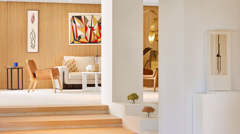 <b>Vouliagmeni Suites Lobby</b>. Images powered by <a href="https://www.leonardoworldwide.com/" title="Leonardo Worldwide" target="_blank">Leonardo</a>.