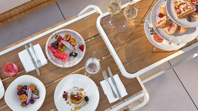 <b>Vouliagmeni Suites Restaurant</b>. Images powered by <a href="https://www.leonardoworldwide.com/" title="Leonardo Worldwide" target="_blank">Leonardo</a>.