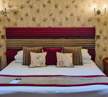 Oaklands Hall Room