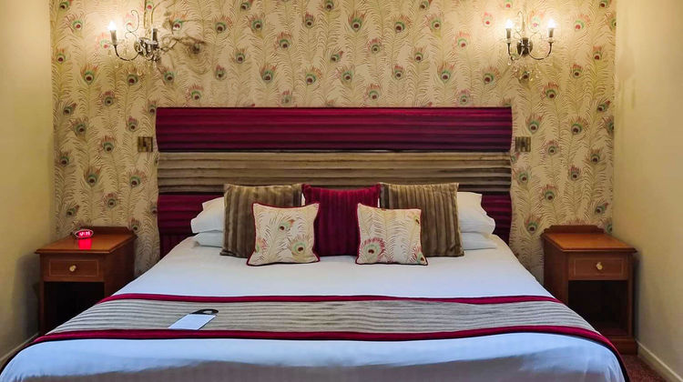Oaklands Hall Room