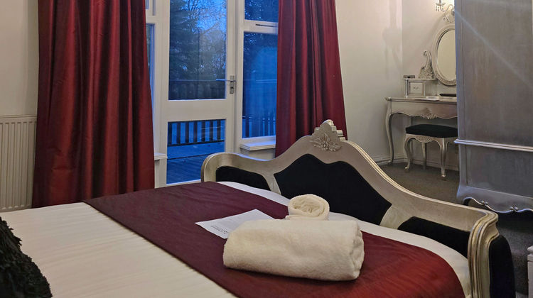 Oaklands Hall Room