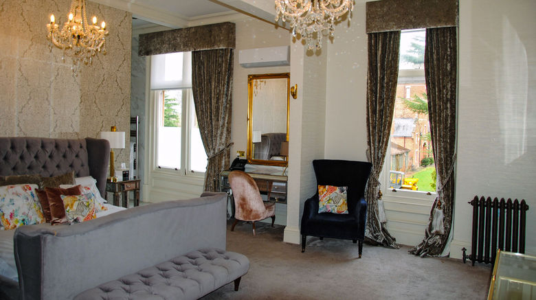 <b>Oaklands Hall Suite</b>. Images powered by <a href="https://www.leonardoworldwide.com/" title="Leonardo Worldwide" target="_blank">Leonardo</a>.